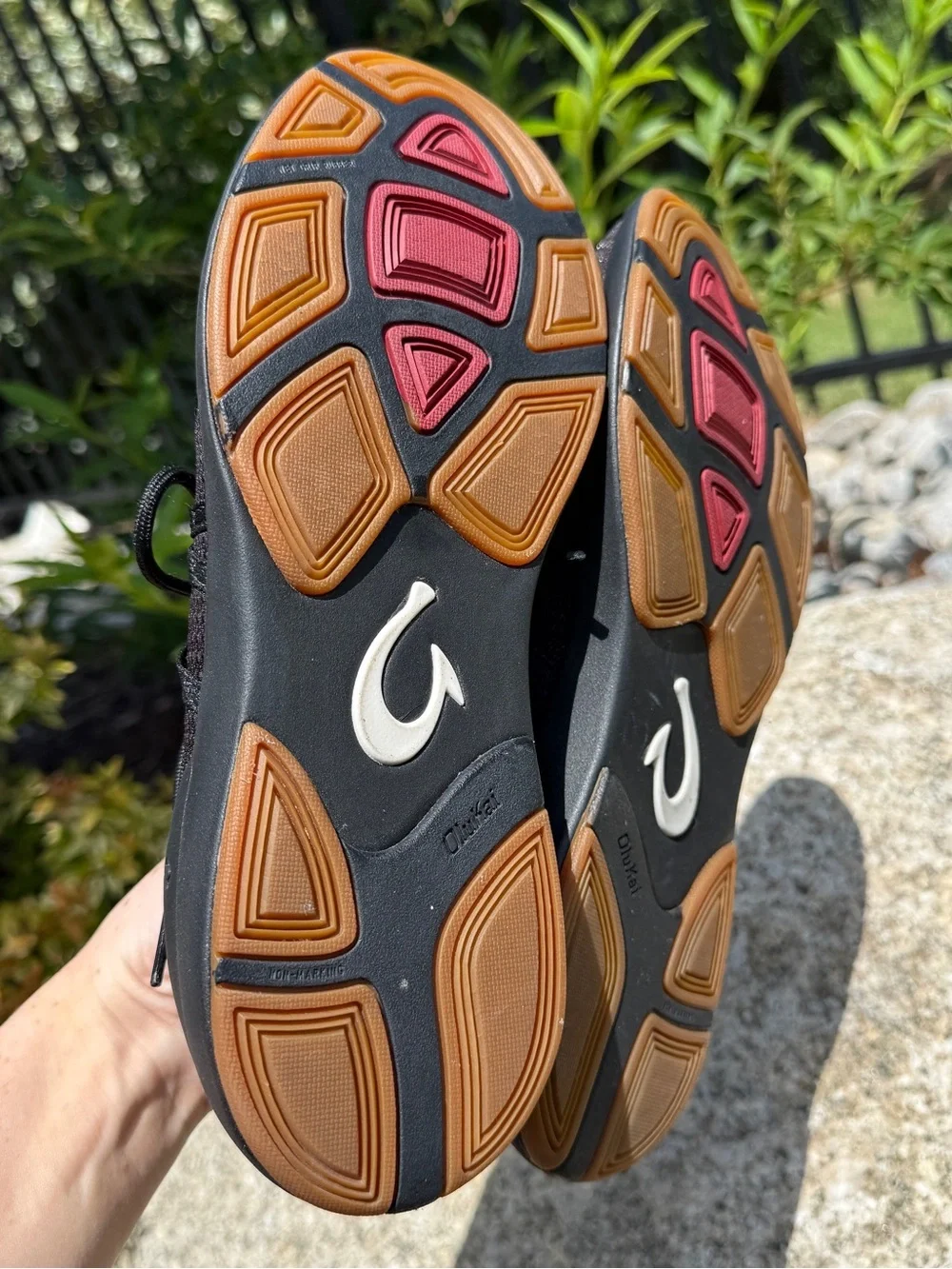 OluKai Nohea Moku Sneakers Mens Size 9 Black Brown Comfort Casual Travel Shoes